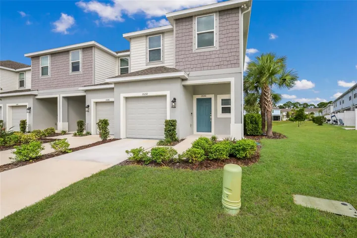 Amazing former model home in the community Vinterra Townhomes with incredible lake views! Vinterra Townhomes is less than 3 miles from Nokomis Beach and its famous nightly drum circle!