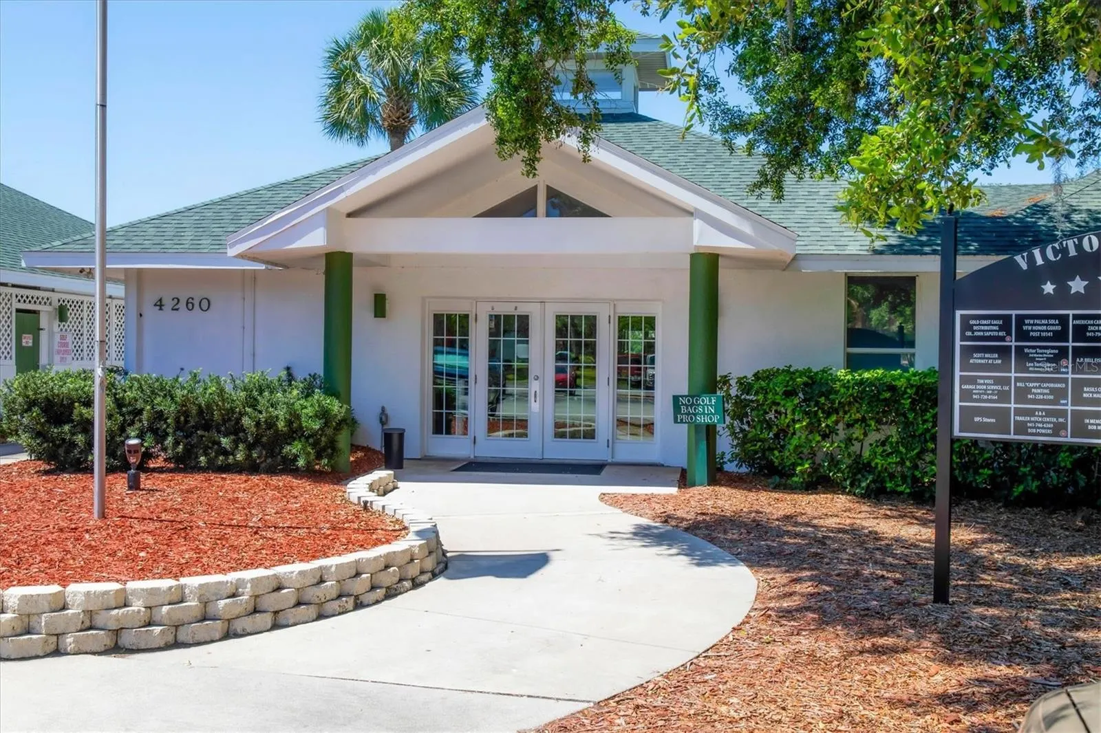 Golf pro shop steps away located next to 4440 #406AA