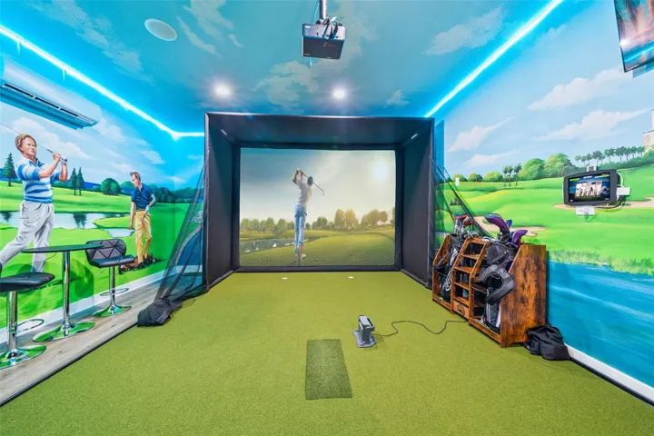 Golf simulator in Garage