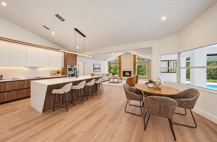 Kitchen and Breakfast Area