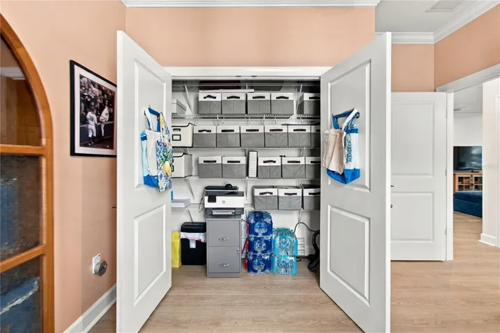 Closet in 2nd bedroom