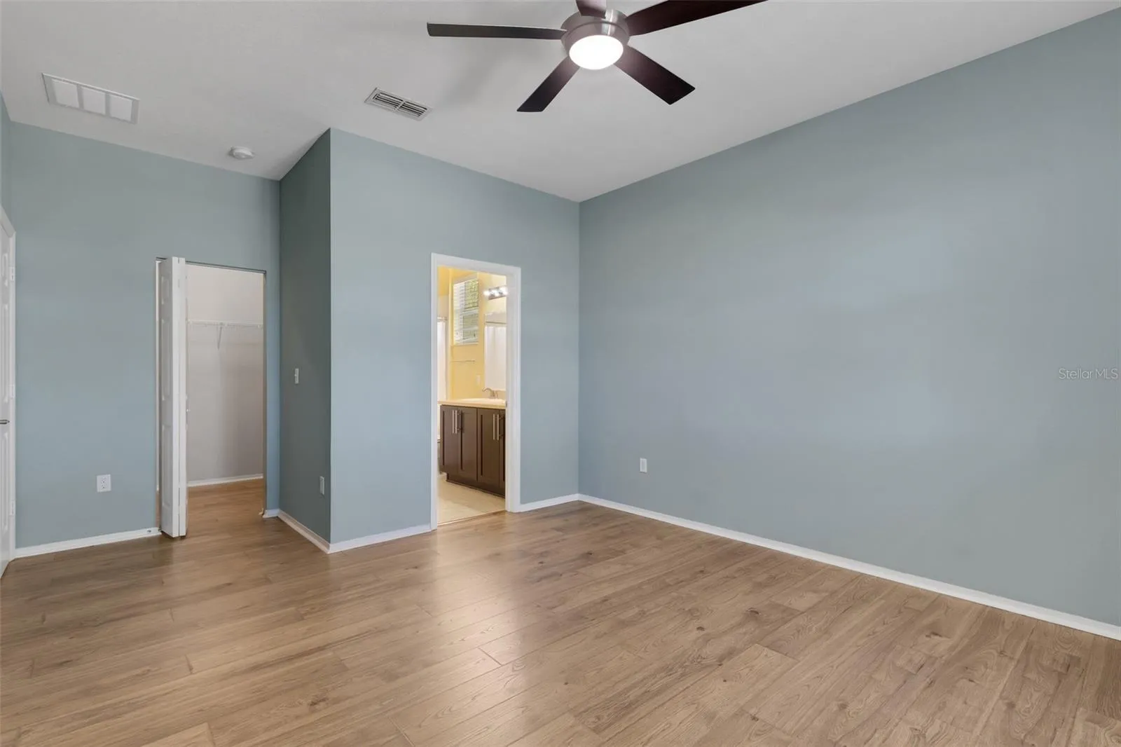 Primary Suite with Ensuite Bathroom & Walk-In Closet