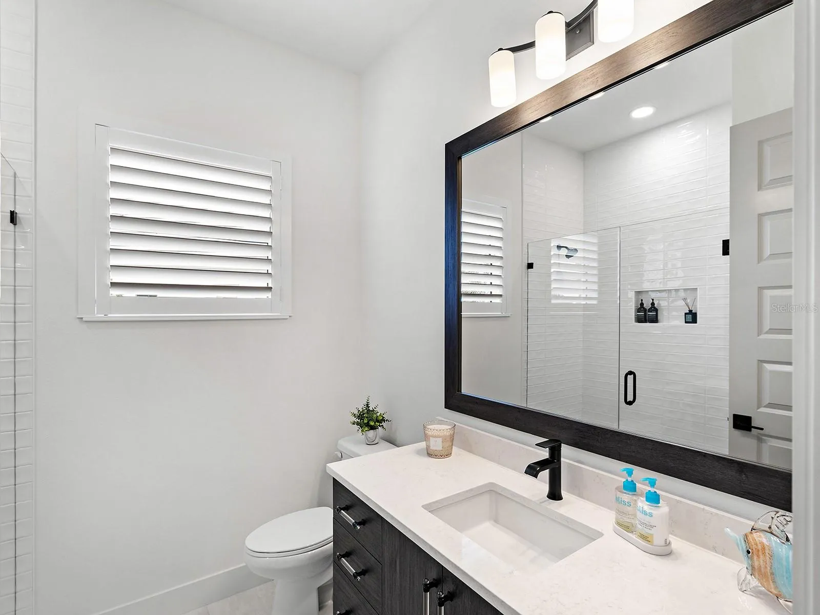 Full Guest Bathroom