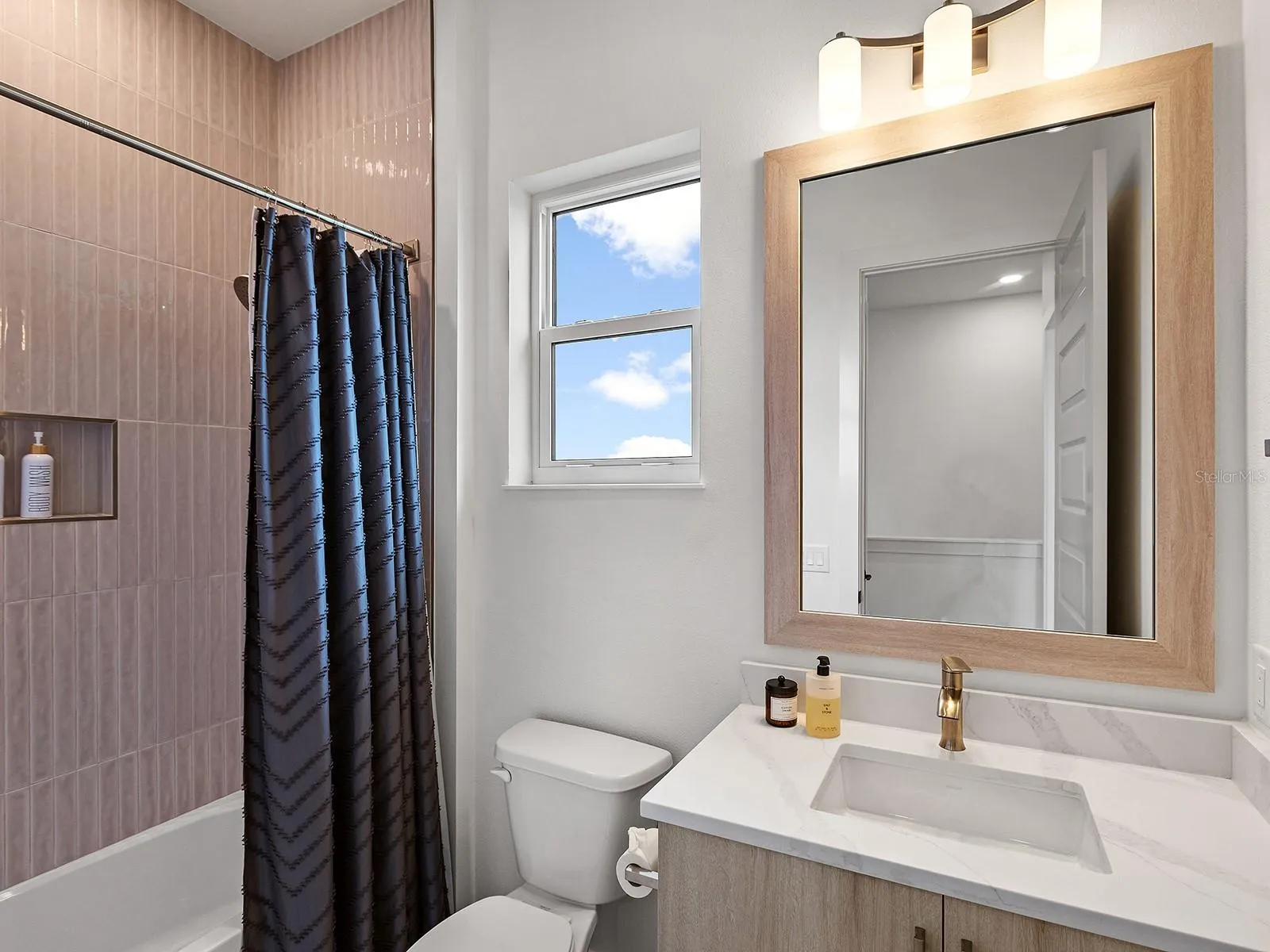 Full Guest Bath upstairs