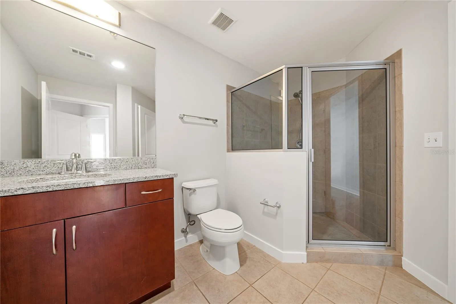 2nd bedroom bath