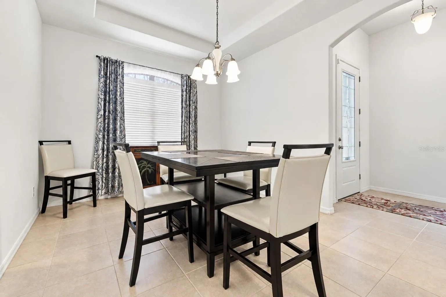 FORMAL DINNING ROOM