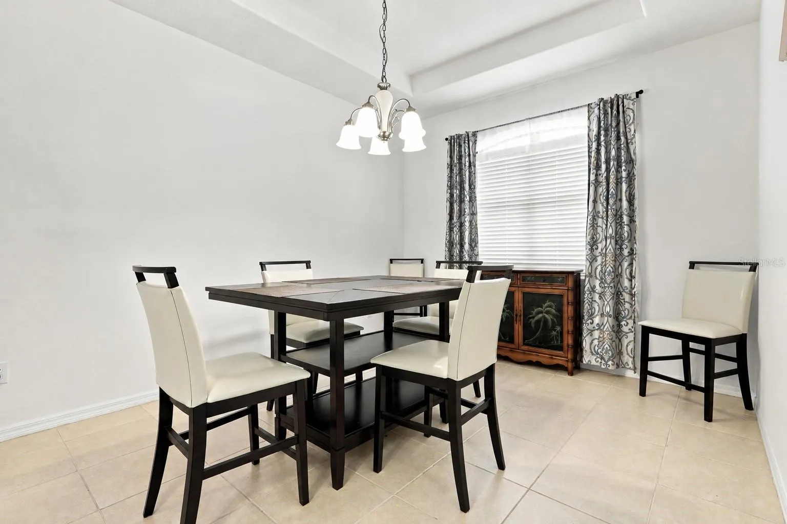 FORMAL DINNING ROOM