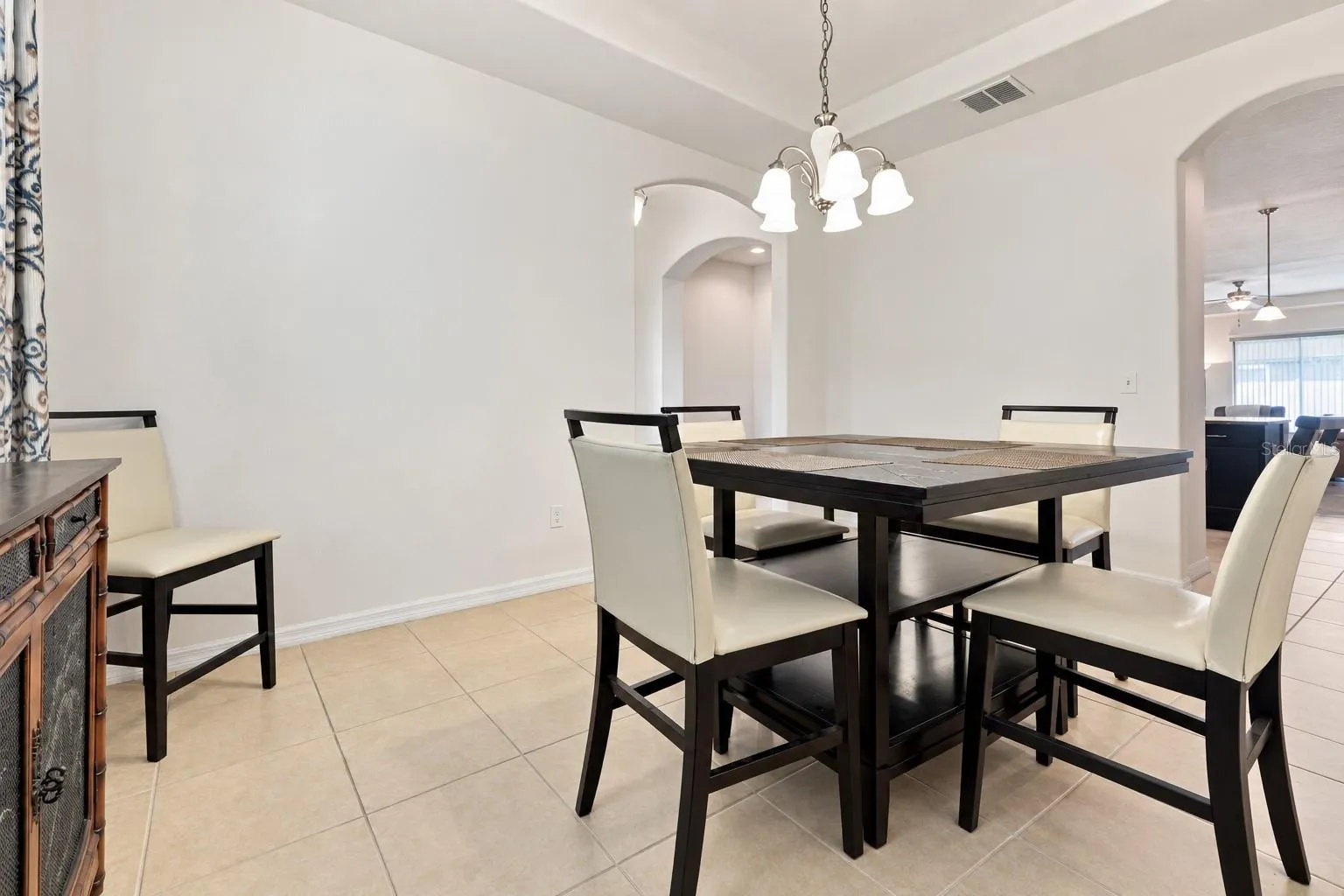 FORMAL DINNING ROOM