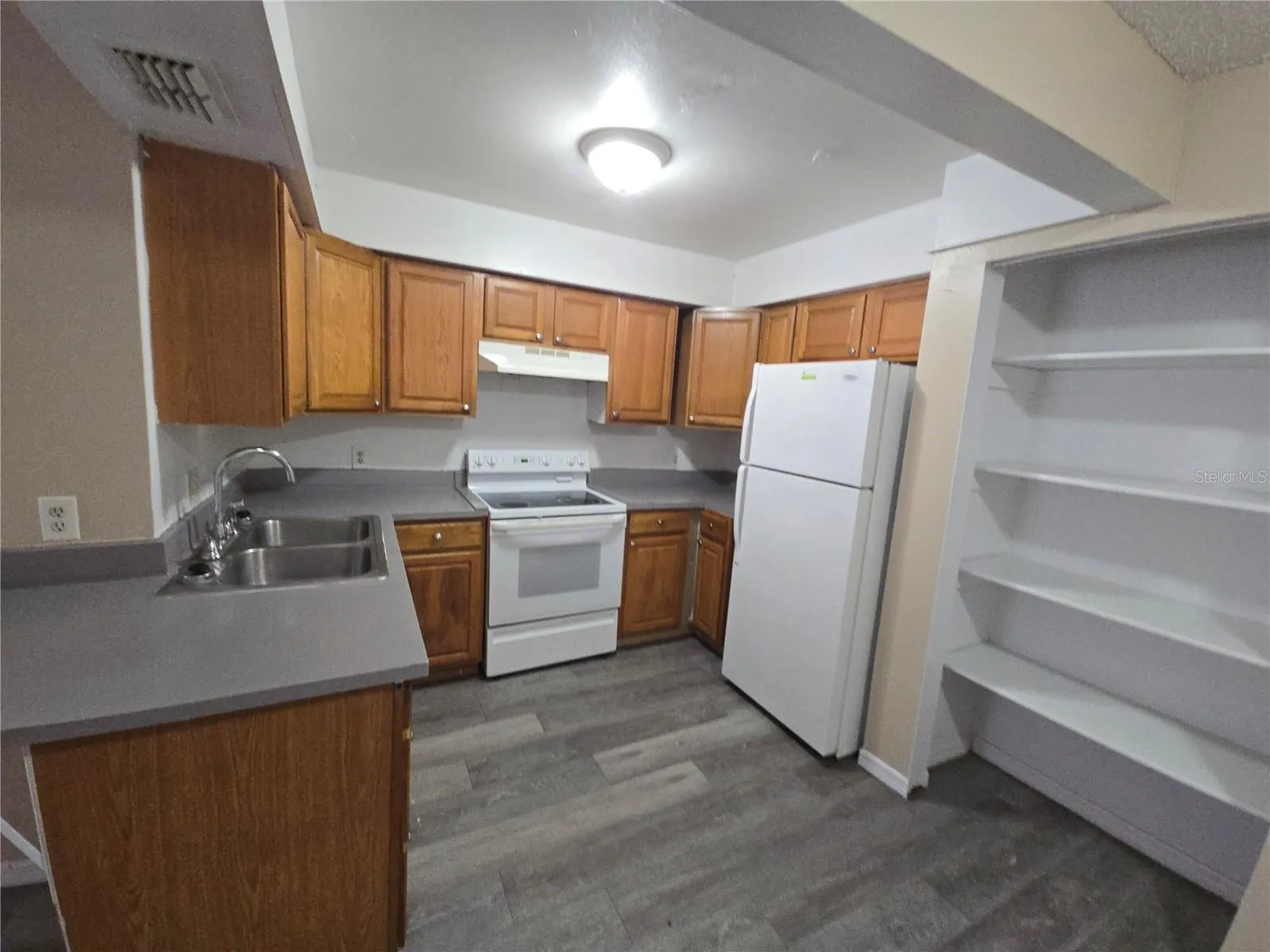 C 23 KITCHEN