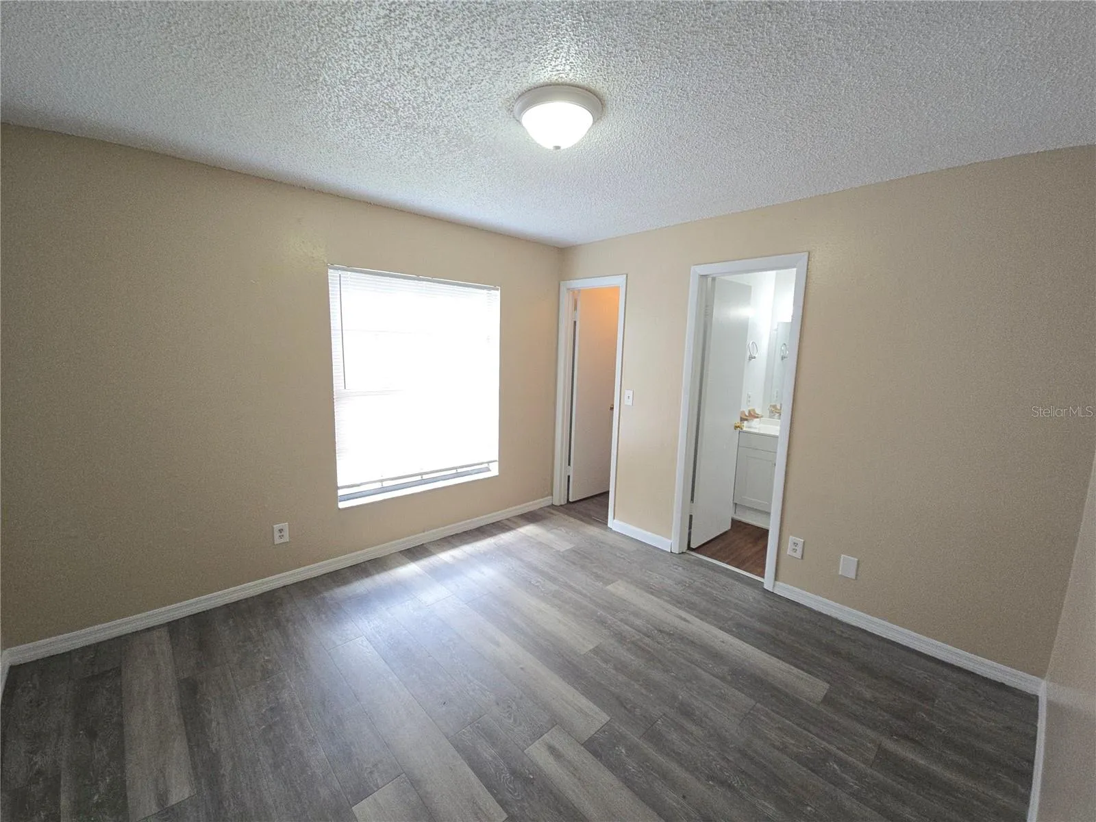 C  23 BEDROOM WITH BATHROOM &amp; CLOSET ACCESS