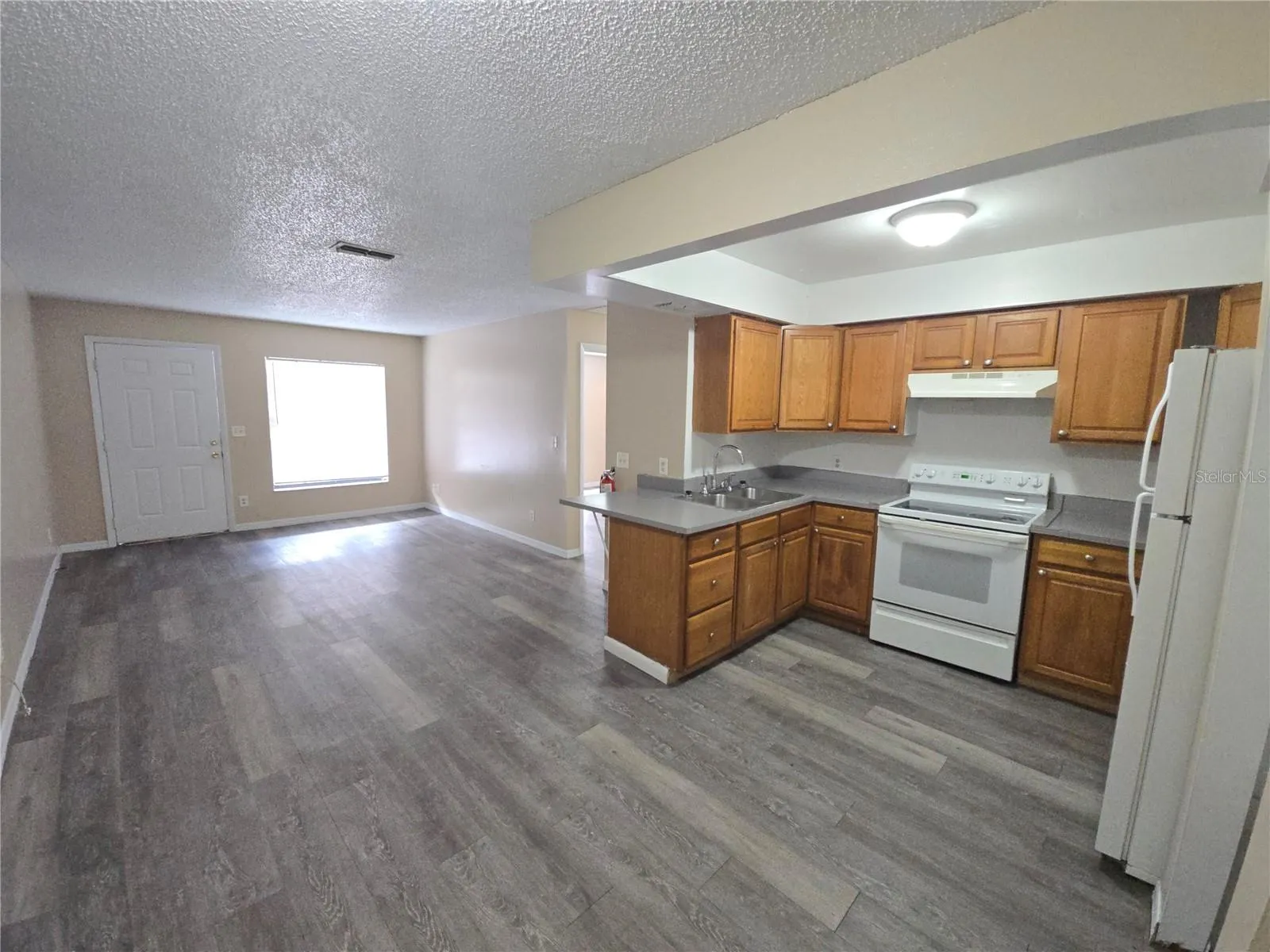 C23 LIVING ROOM KITCHEN VIEW