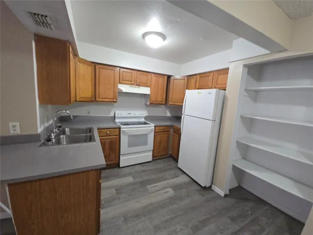 C 23 KITCHEN