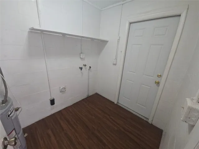 C 15 LAUNDRY AREA WITH EXTERIOR DOOR