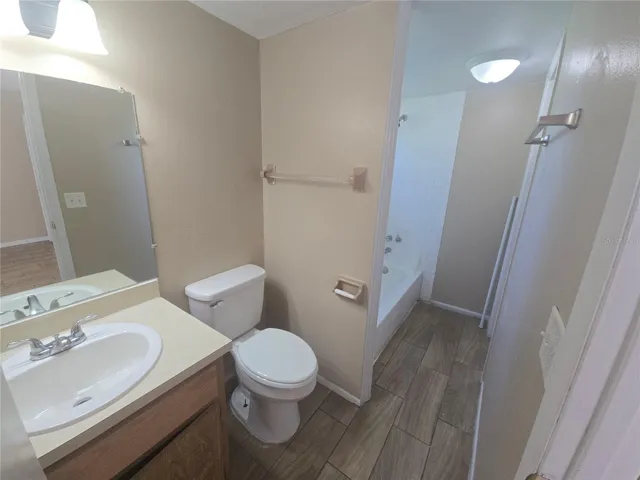 C19 JACK &amp; JILL BATHROOM