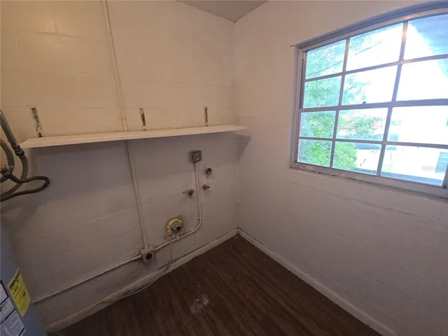 C 23 LAUNDRY ROOM