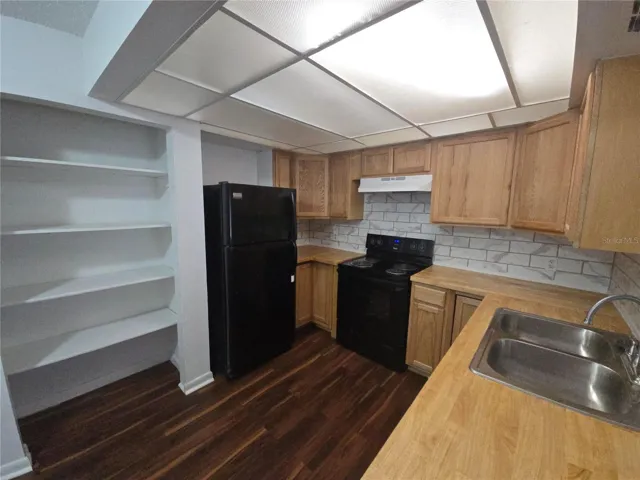 C 17 KITCHEN