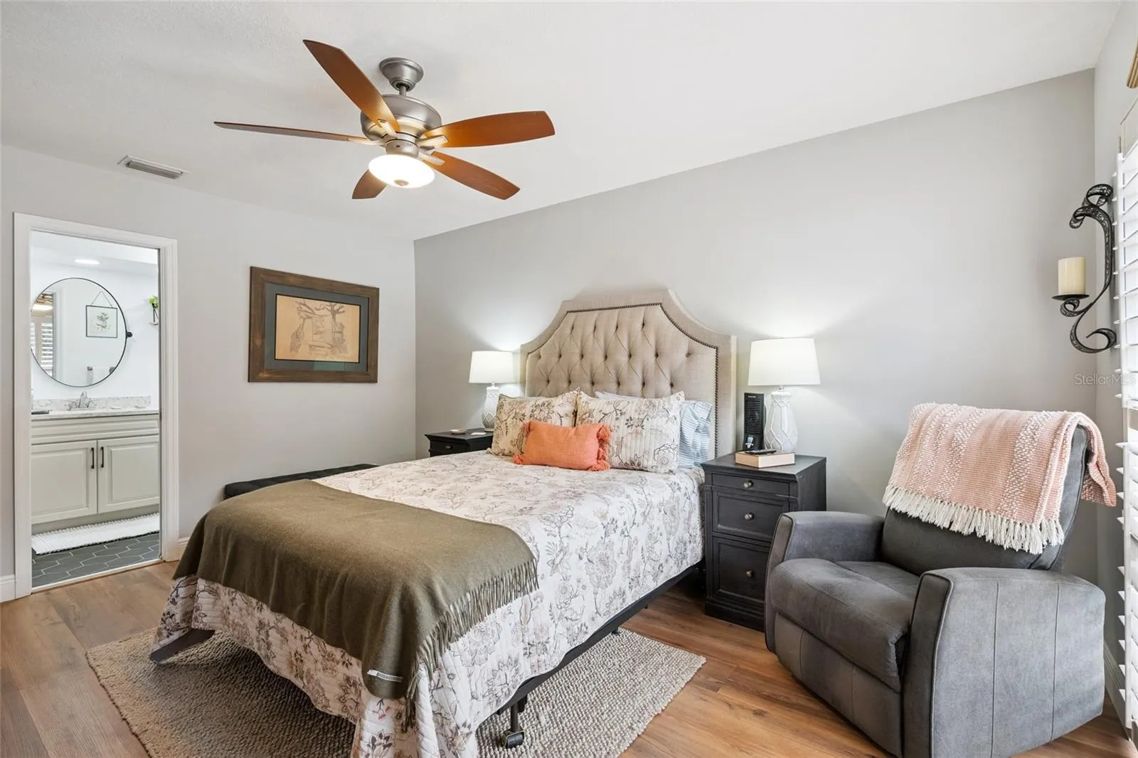 Secondary bedroom With Insuite