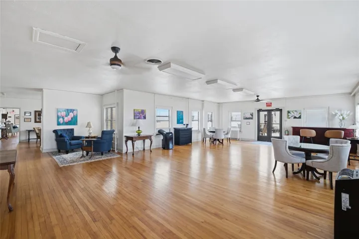 7th Floor Lou Gehrig Lounge