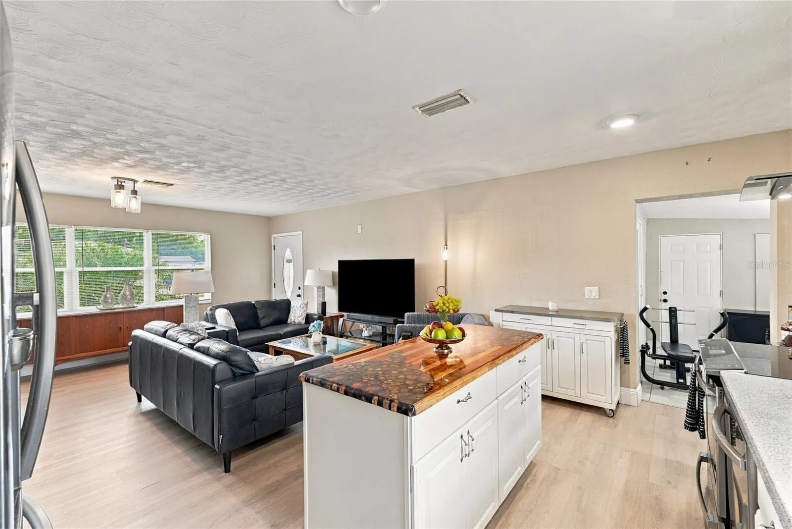 Living Room/Kitchen