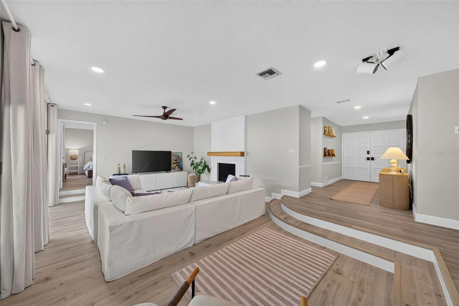Entry/Living