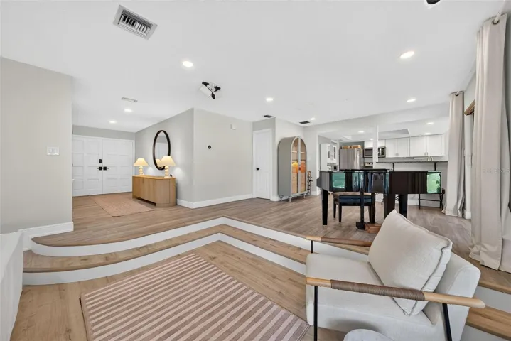 Entry/Dining