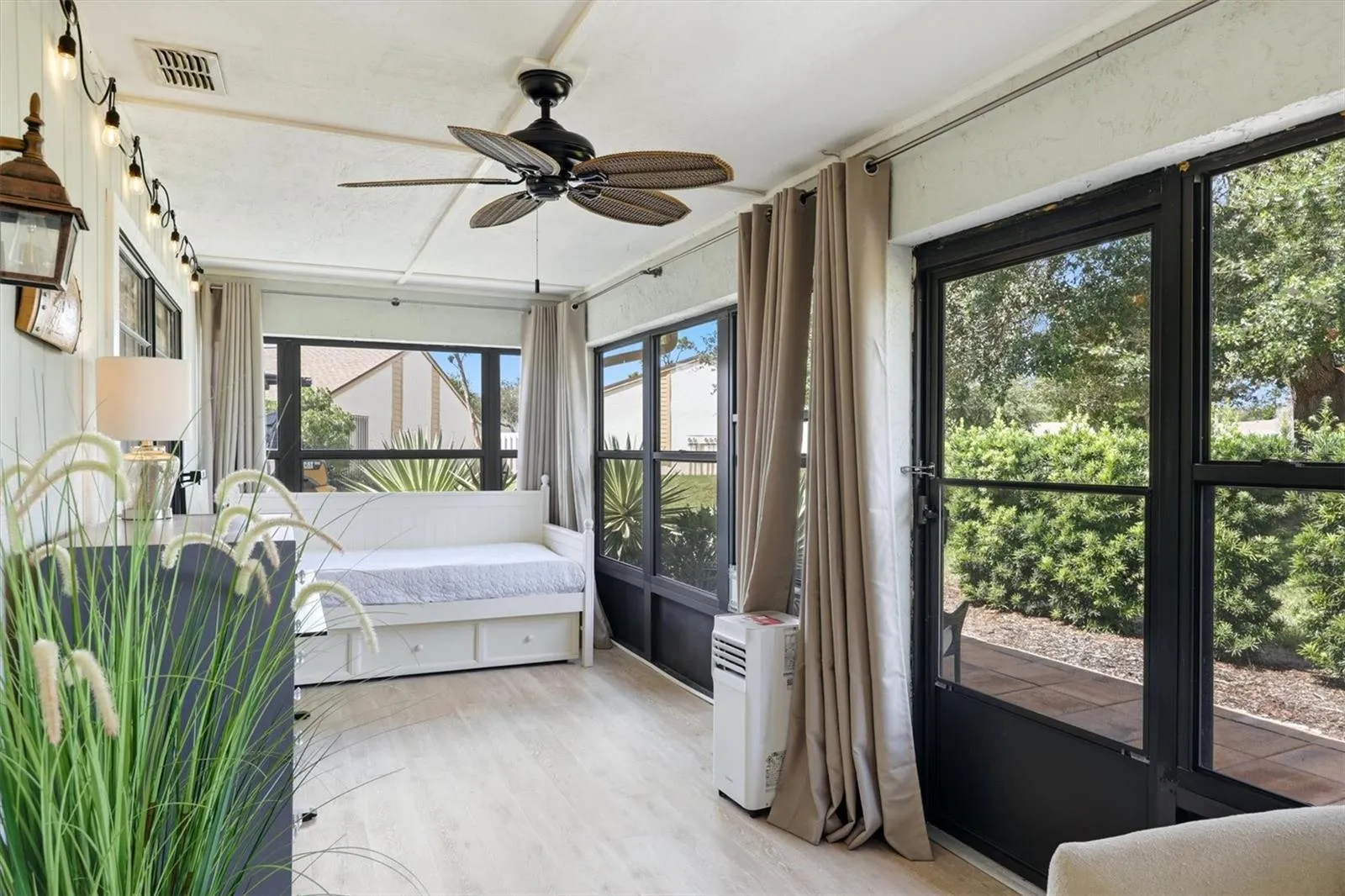 Enclosed Lanai/ Air Conditioned/Potential Third Bedroom