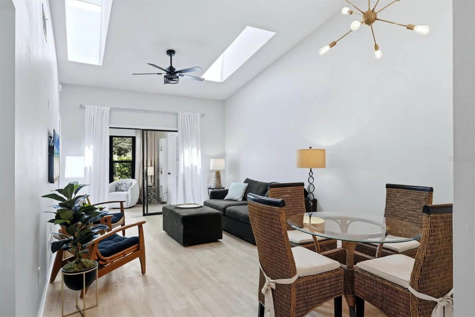 Living room/Dining Room/Cathedral ceilings/ Skylights