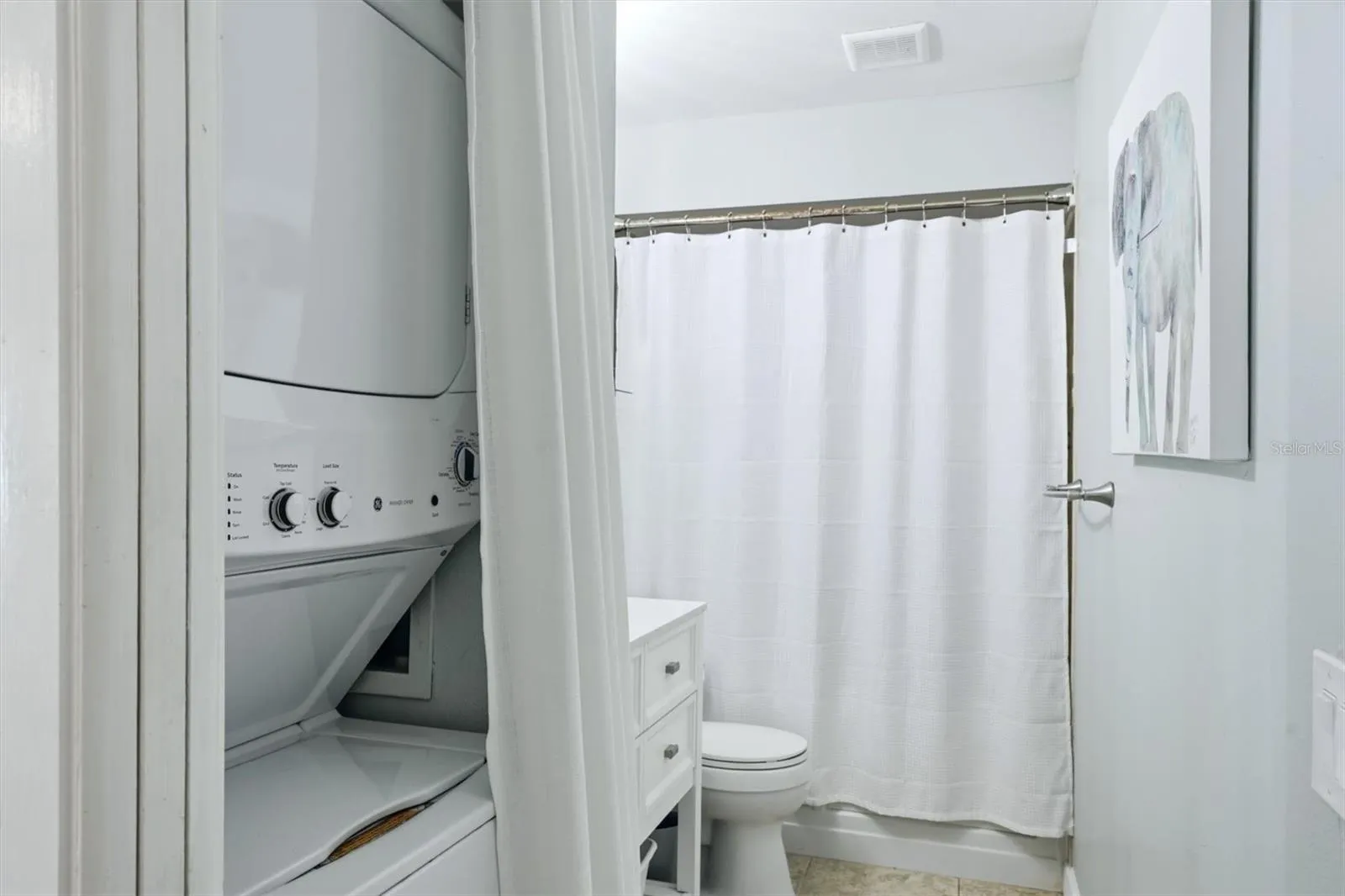En-suite Master Bathroom/ Bathtub/ Shower / Stackable Washer and Dryer