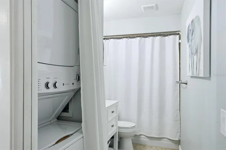 En-suite Master Bathroom/ Bathtub/ Shower / Stackable Washer and Dryer