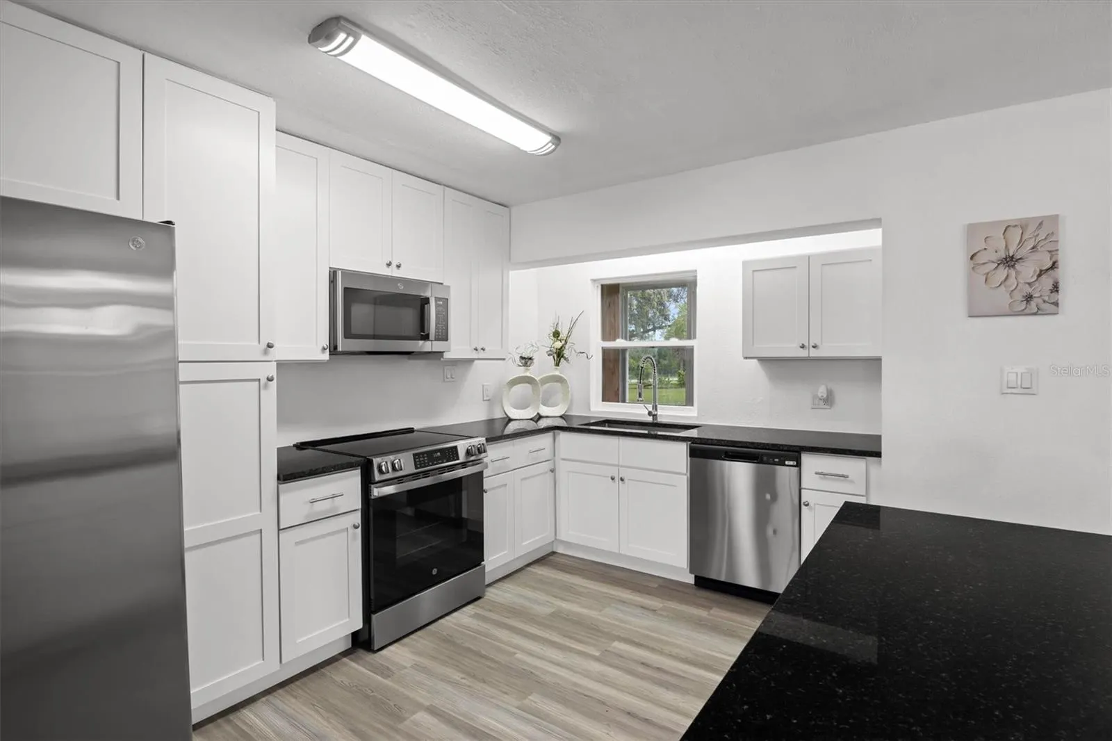 Kitchen - Granite Countertops