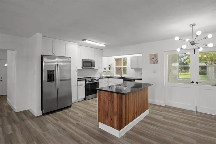 Updated Island Kitchen - Updated Stainless Appliances,