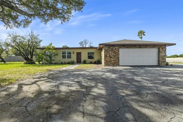 Welcome to 8812 Oakwood Dr!