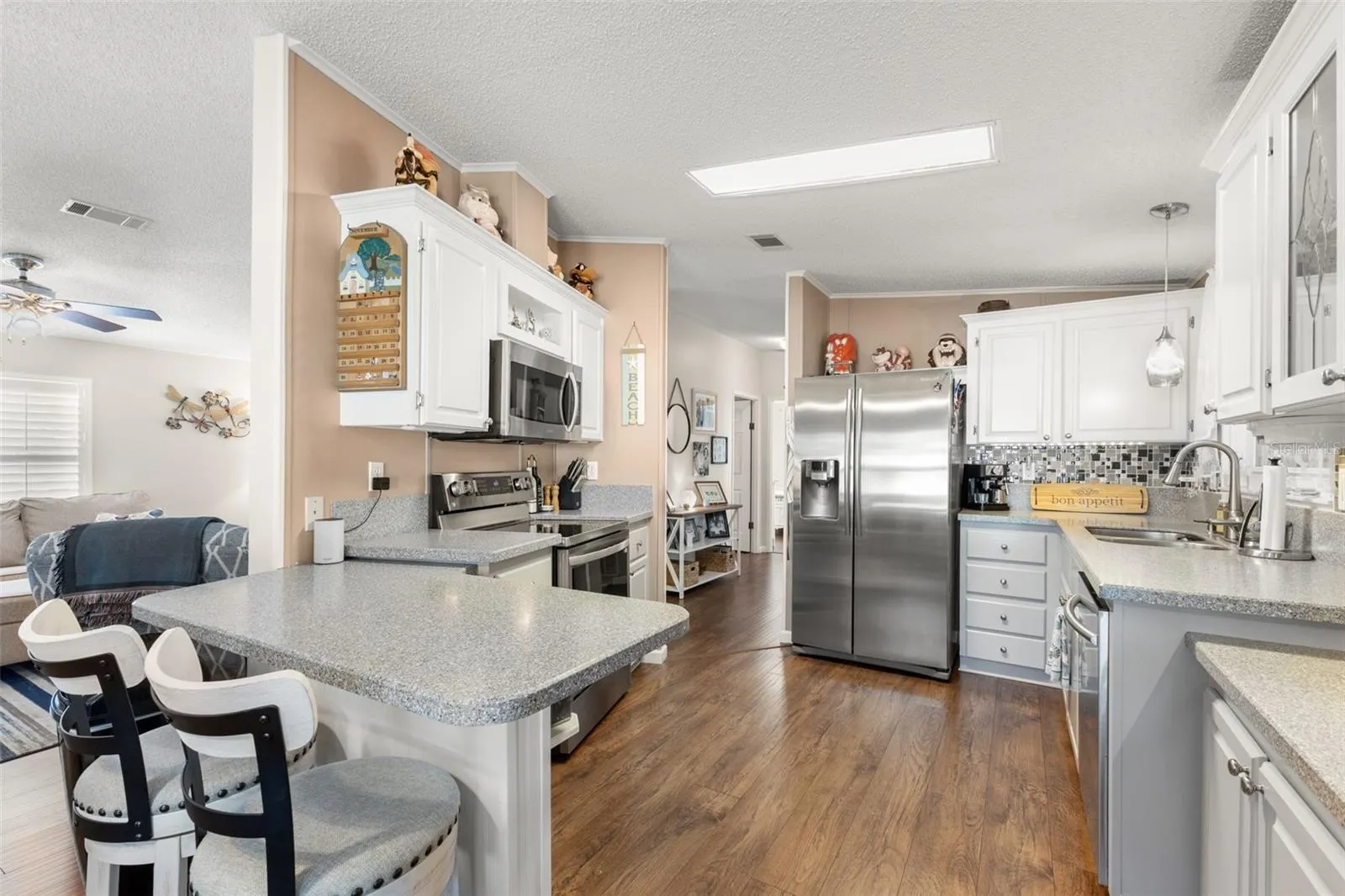 Eat-in kitchen