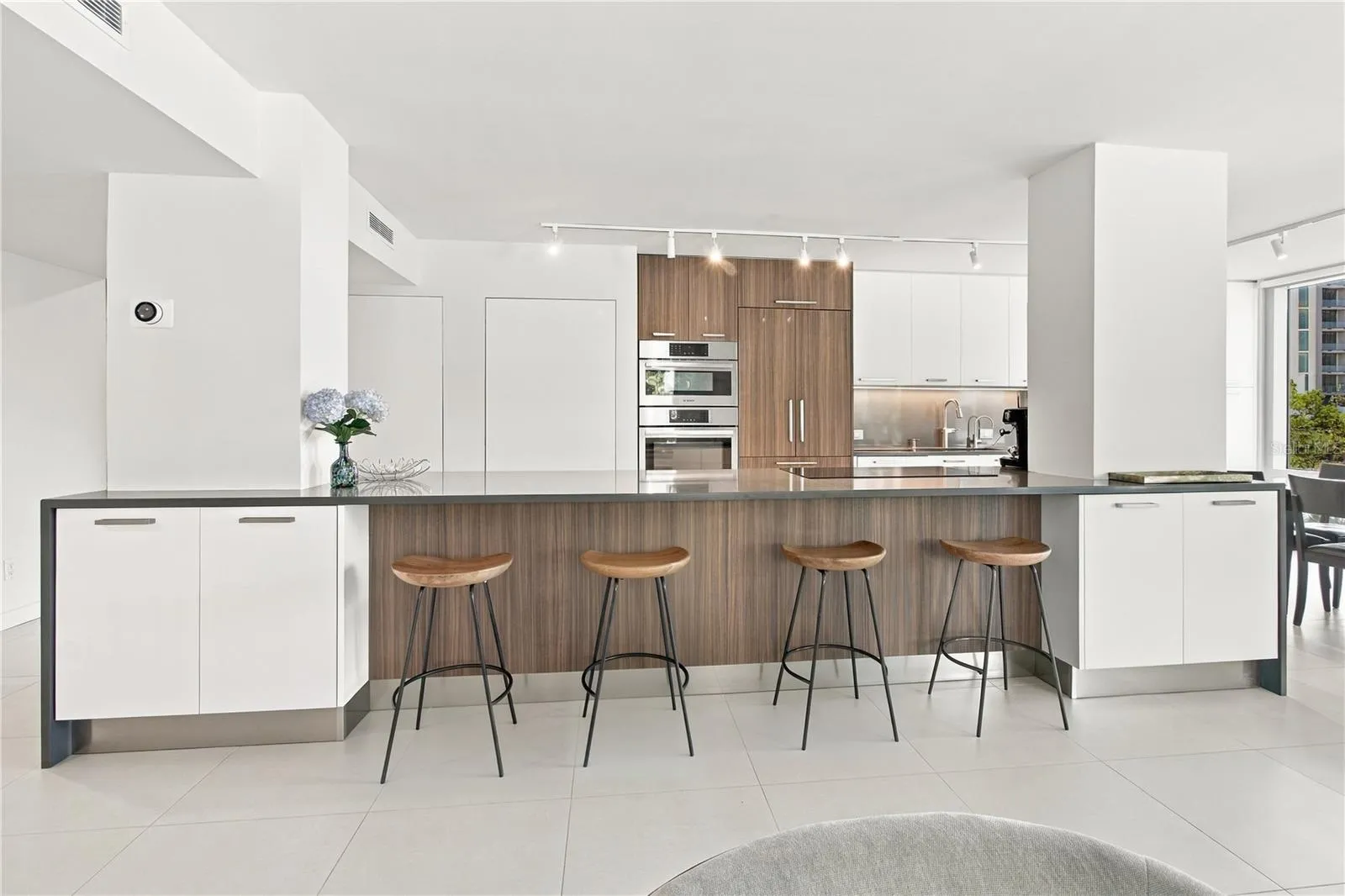 Eat-in Kitchen