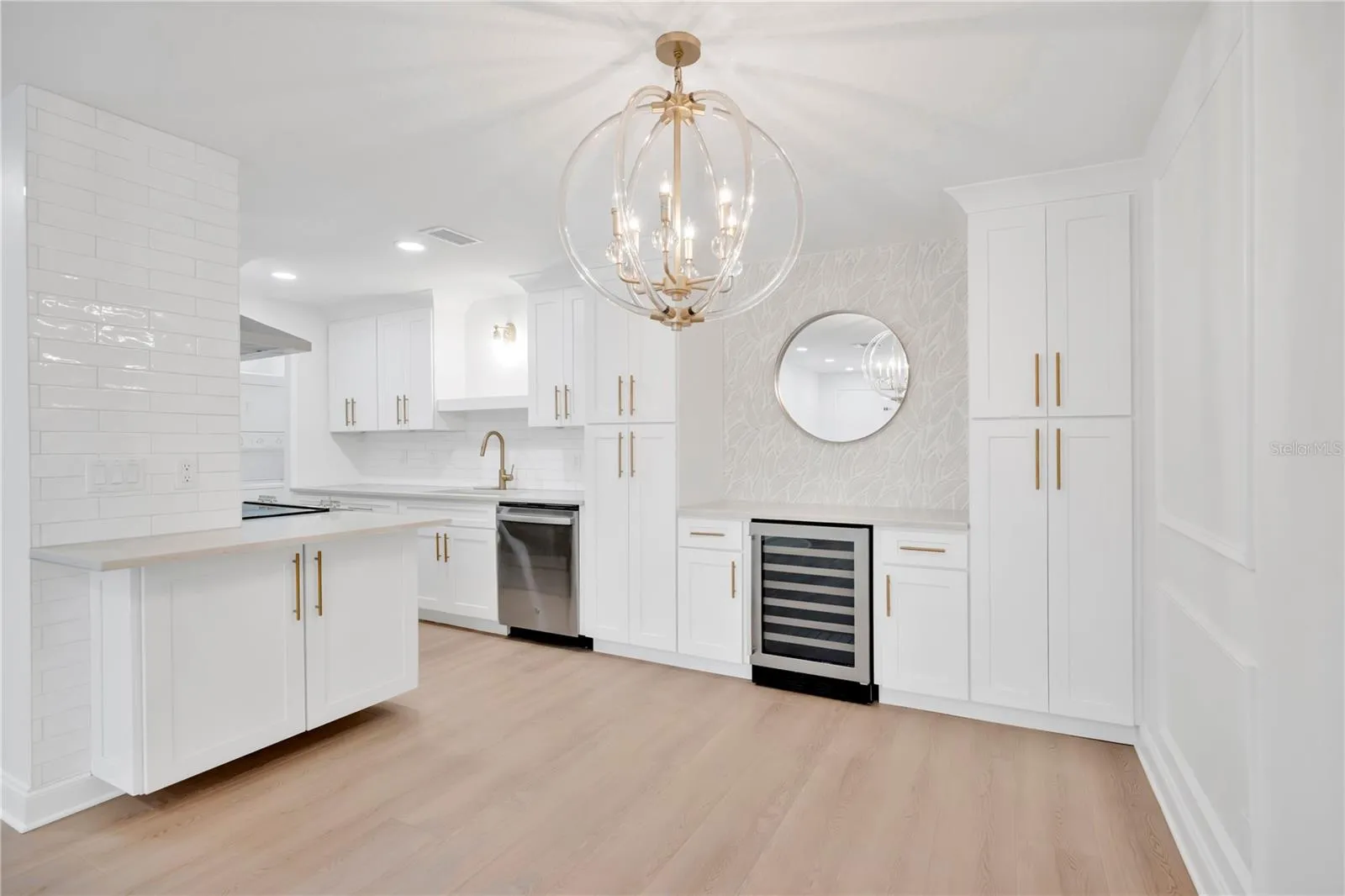 Quartz counters, bar, wine fridge