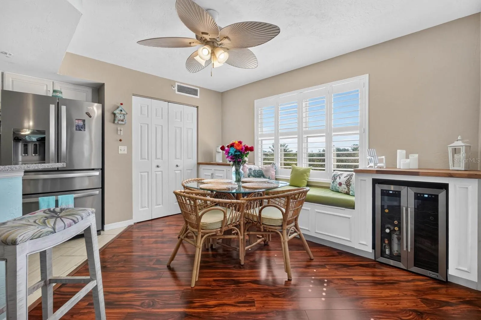 BREAKFAST NOOK