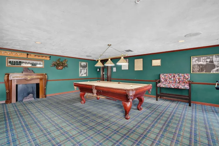BILLIARD ROOM