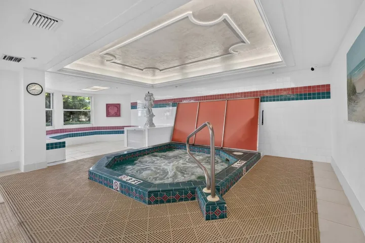 HOT TUB