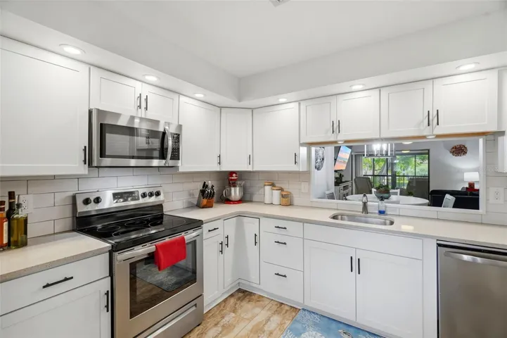 Bright Kitchen w/Shaker Cabinetry