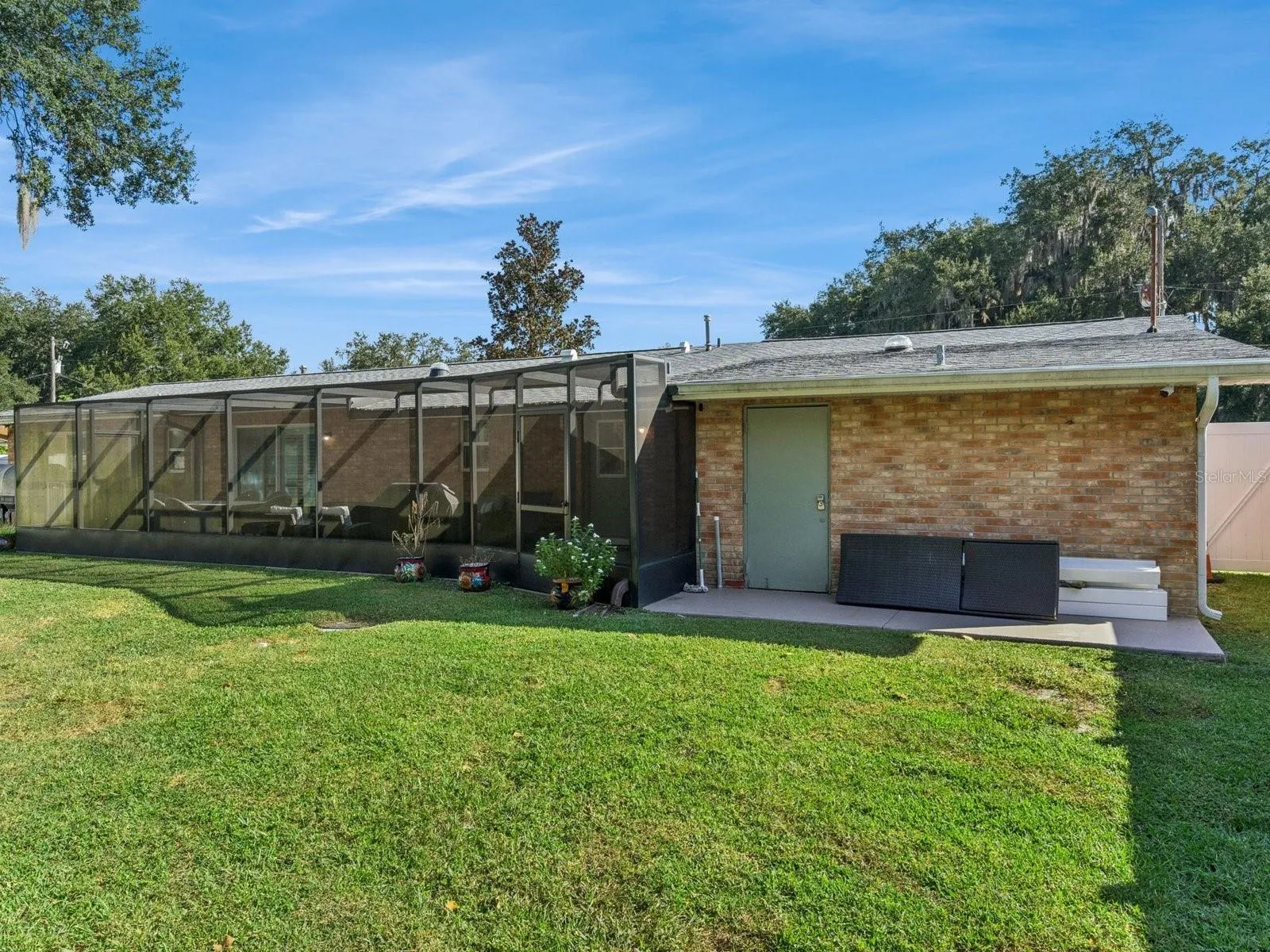 Rear exterior and lanai