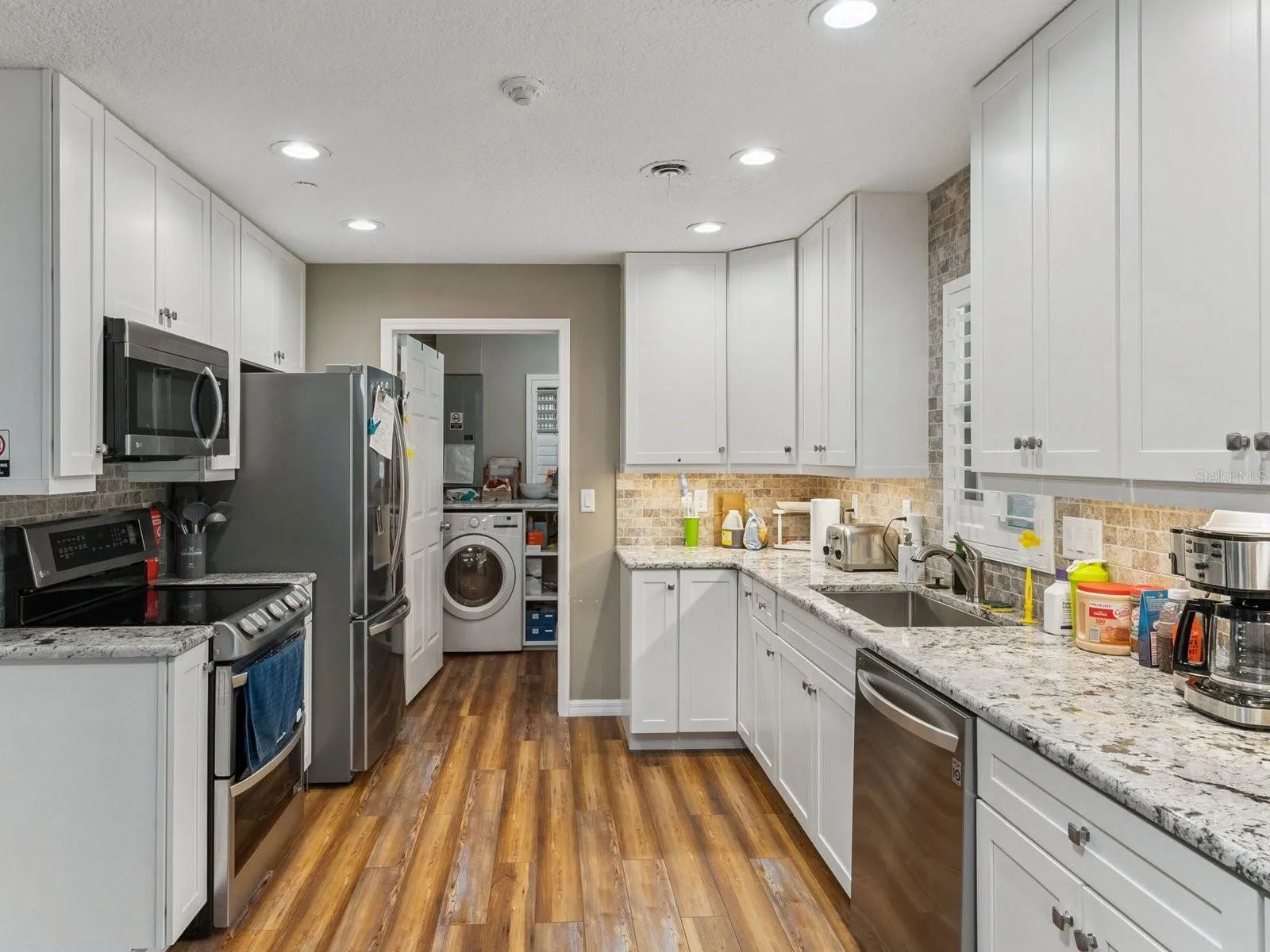Stainless appliances and granite counters