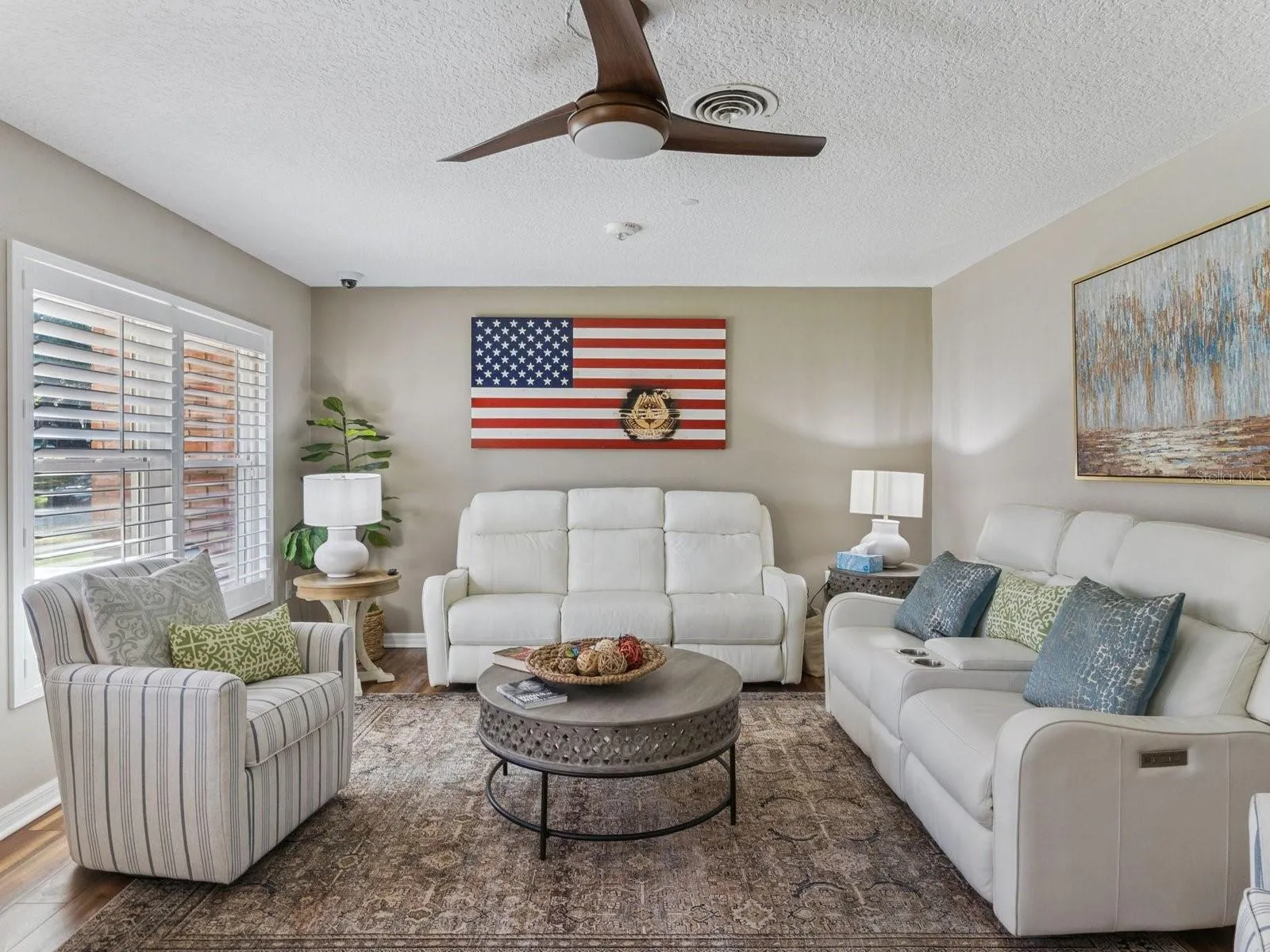 Spacious 20x14 living room