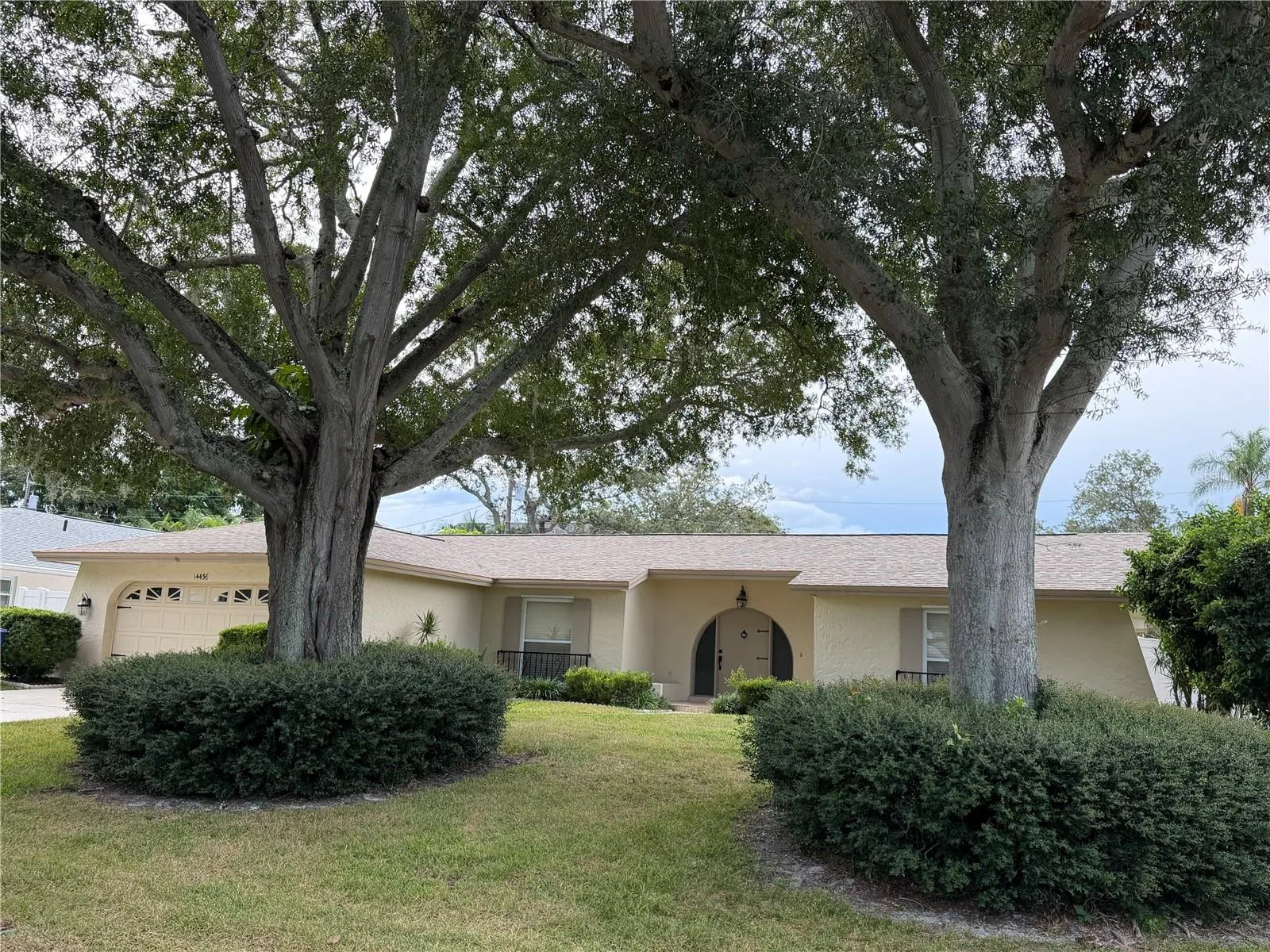 Welcome to 14436 Bay Hills Dr!