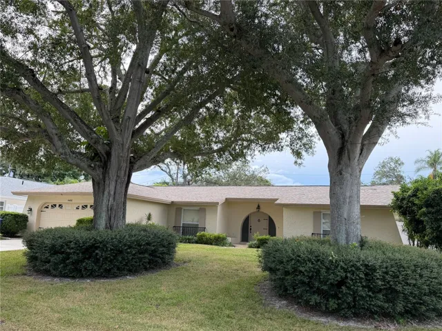 Welcome to 14436 Bay Hills Dr!