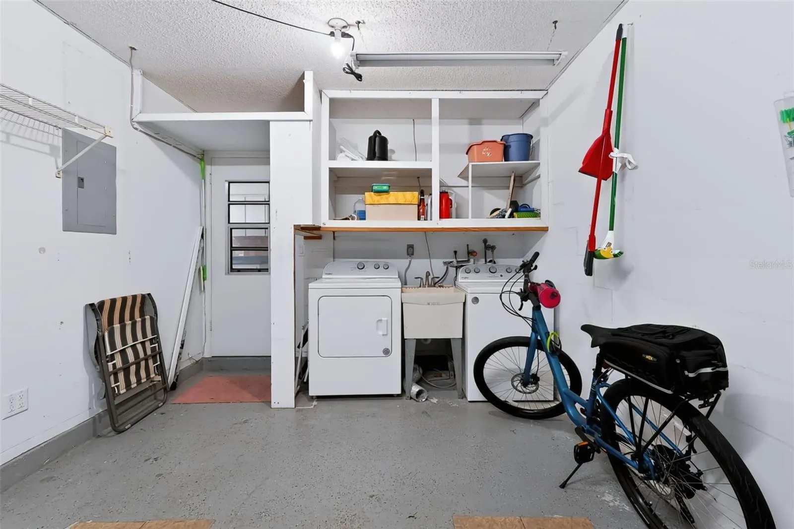 Garage/Laundry