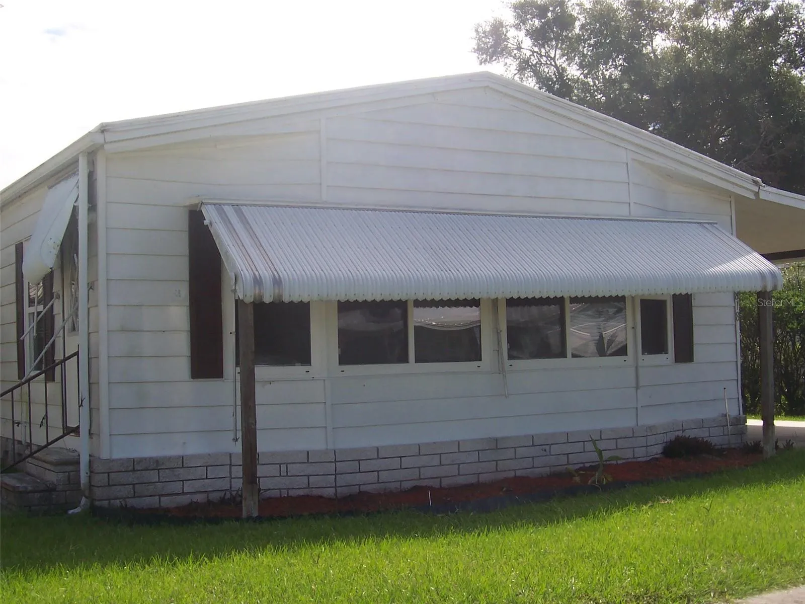 The great room has 6 windows across the front.  This is great for natural light and letting the sunshine in!