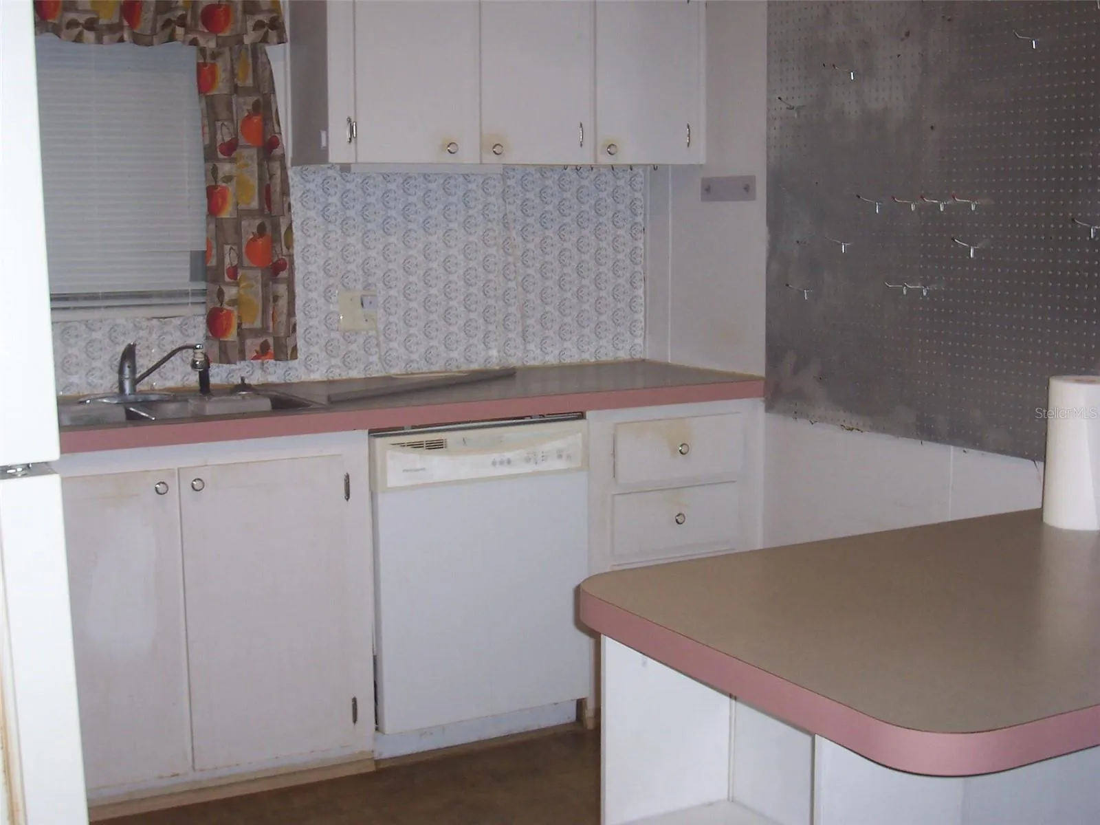 kitchen picture shows storage under the breakfast bar.