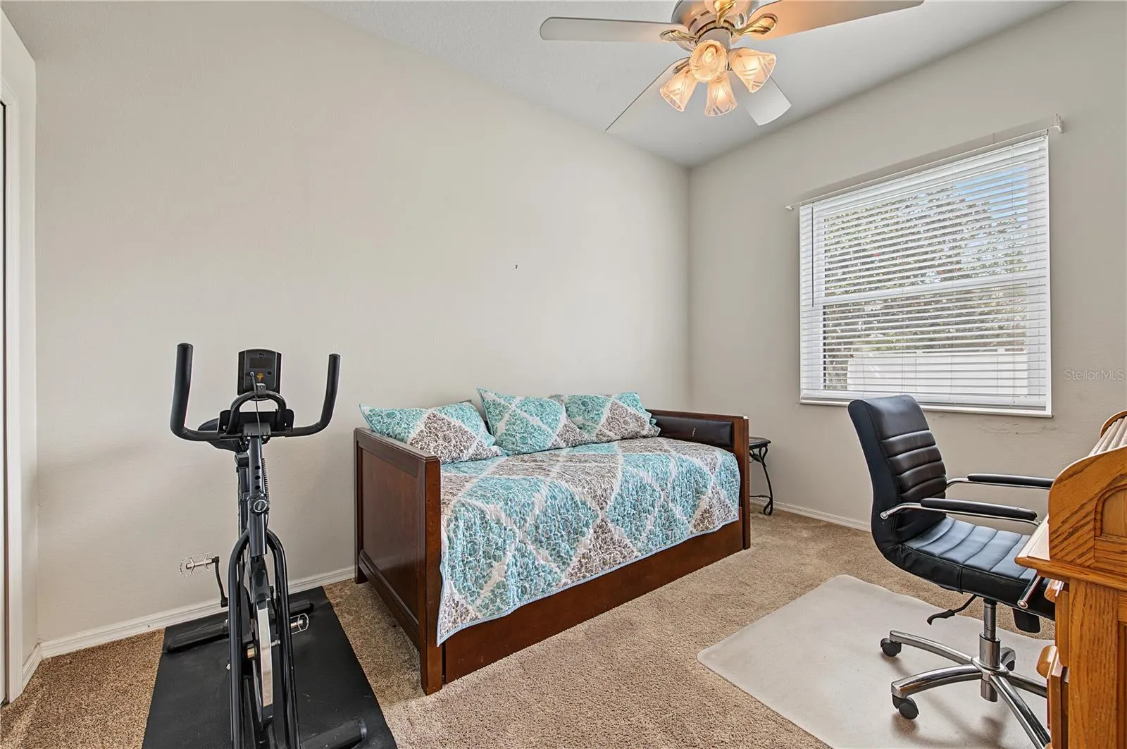Guest Room with ceiling fan/light.