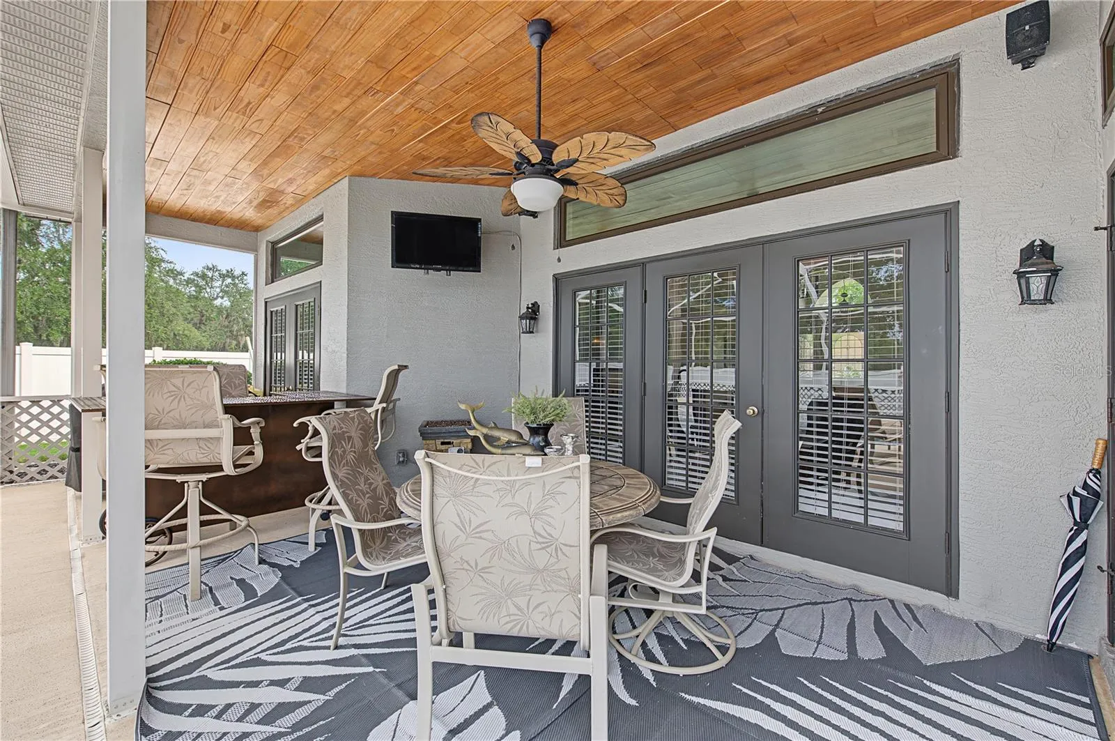 Covered and completely screened lanai with ceiling fan/light.