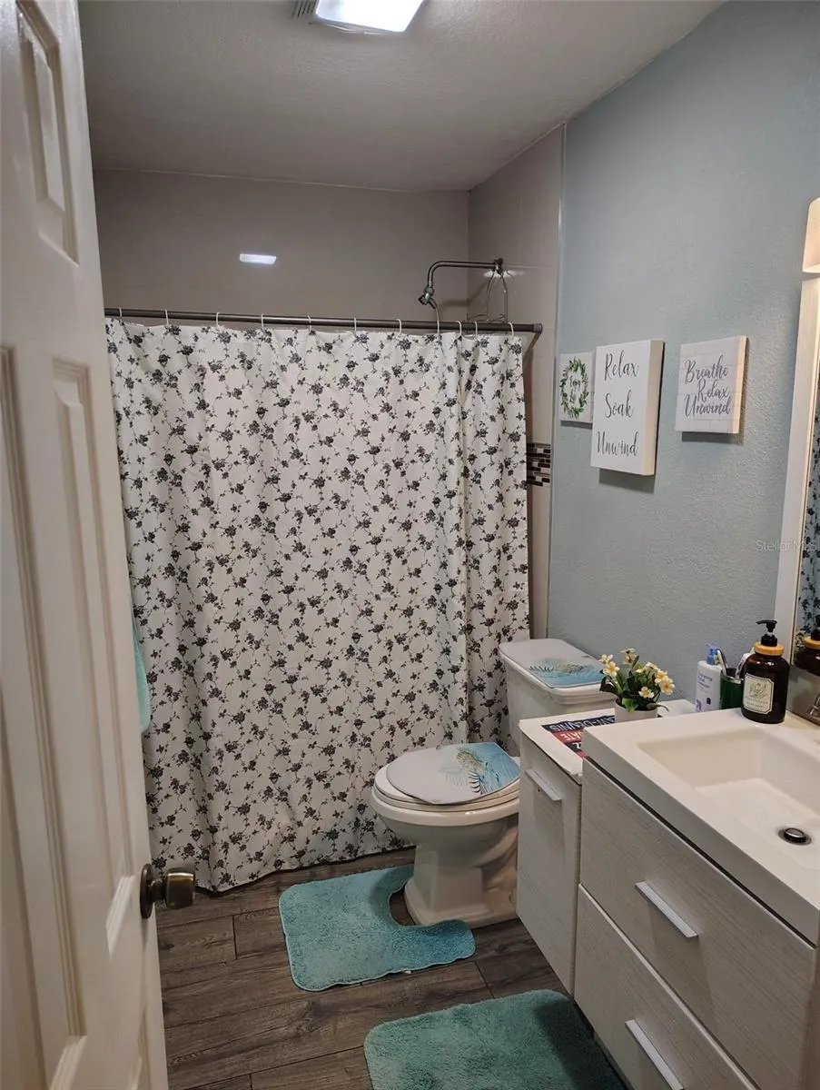 BATHROOM 3